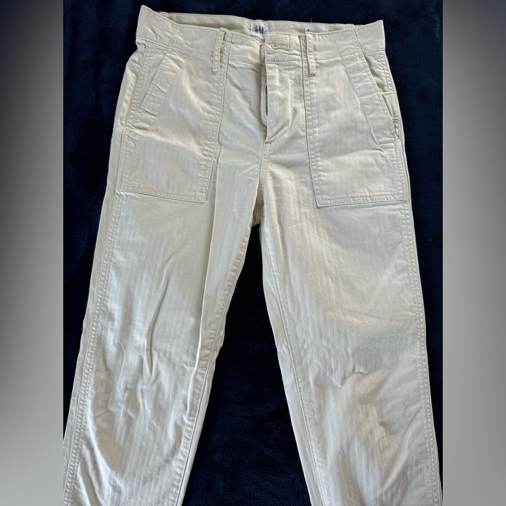 Women’s GAP Khaki pants